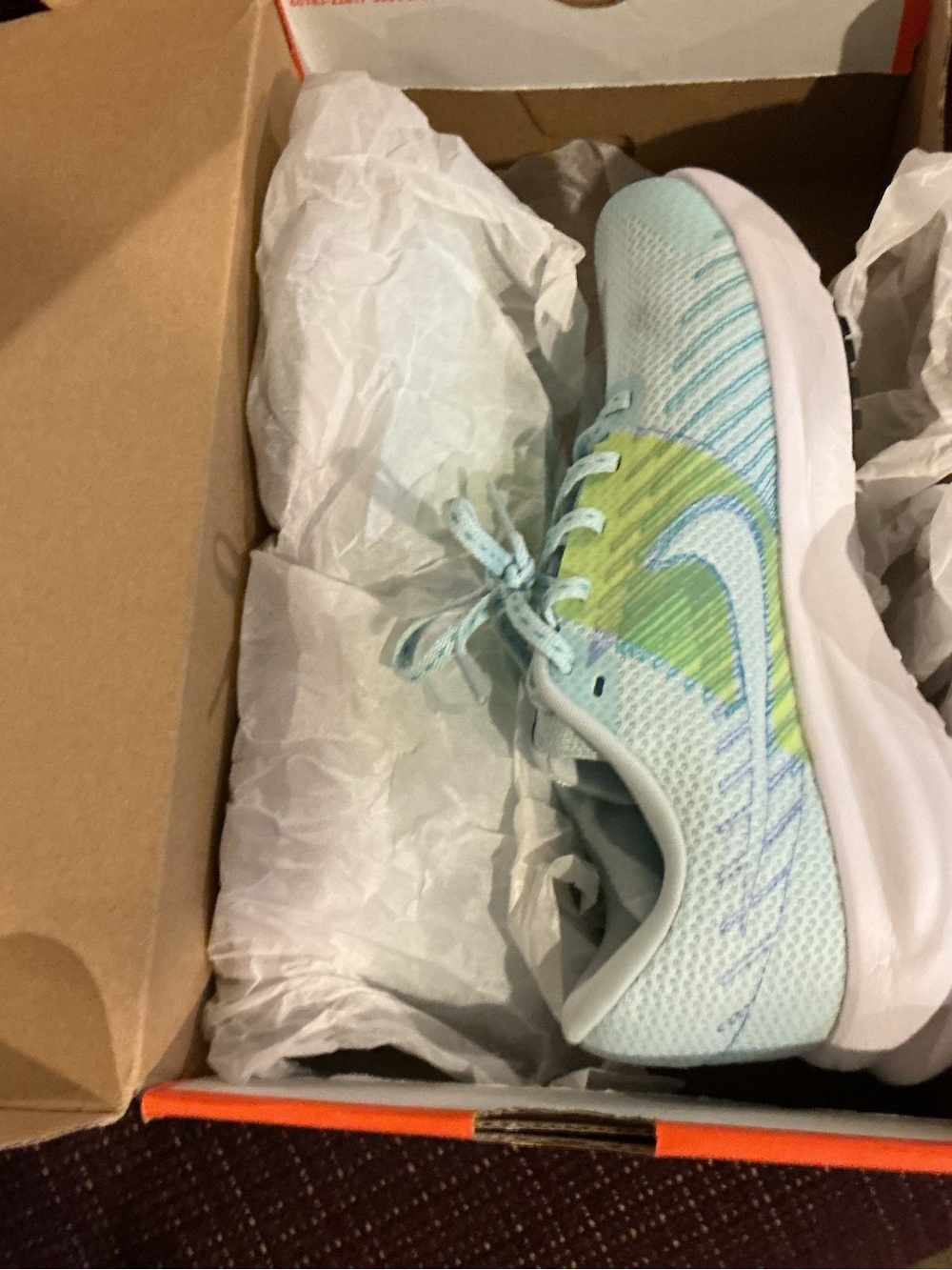 Nike Run Defy women’s 8 HM9593-400 Brand new in box. Form Midsole
